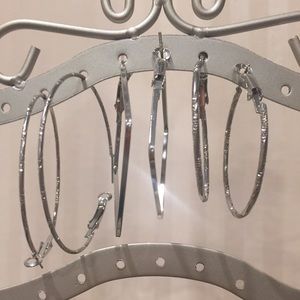 ⬇️Price Drop ⬇️Set of 3 different silver tone hoop earrings